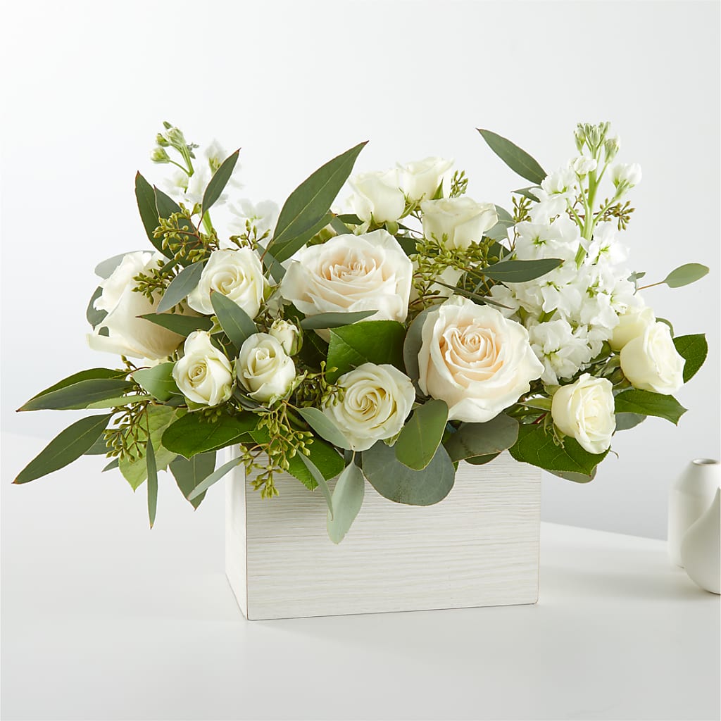 Fresh Linen Box Bouquet – MAGNOLIA'S FLOWER SHOP INC, Garden City MI