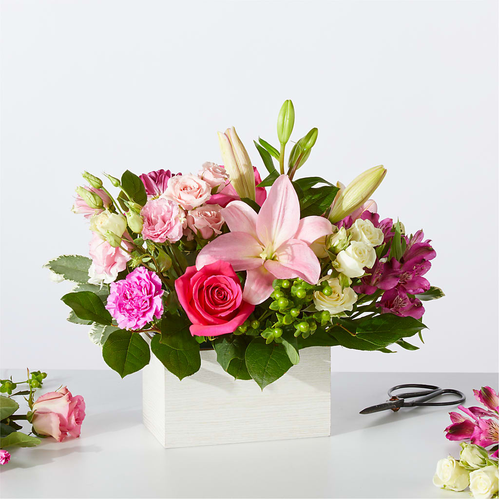 Sweetberry Box – A Florist Original – MAGNOLIA'S FLOWER SHOP INC, Garden City MI