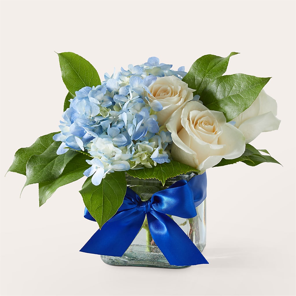 Sky Blue Delight Bouquet – MAGNOLIA'S FLOWER SHOP INC, Garden City MI