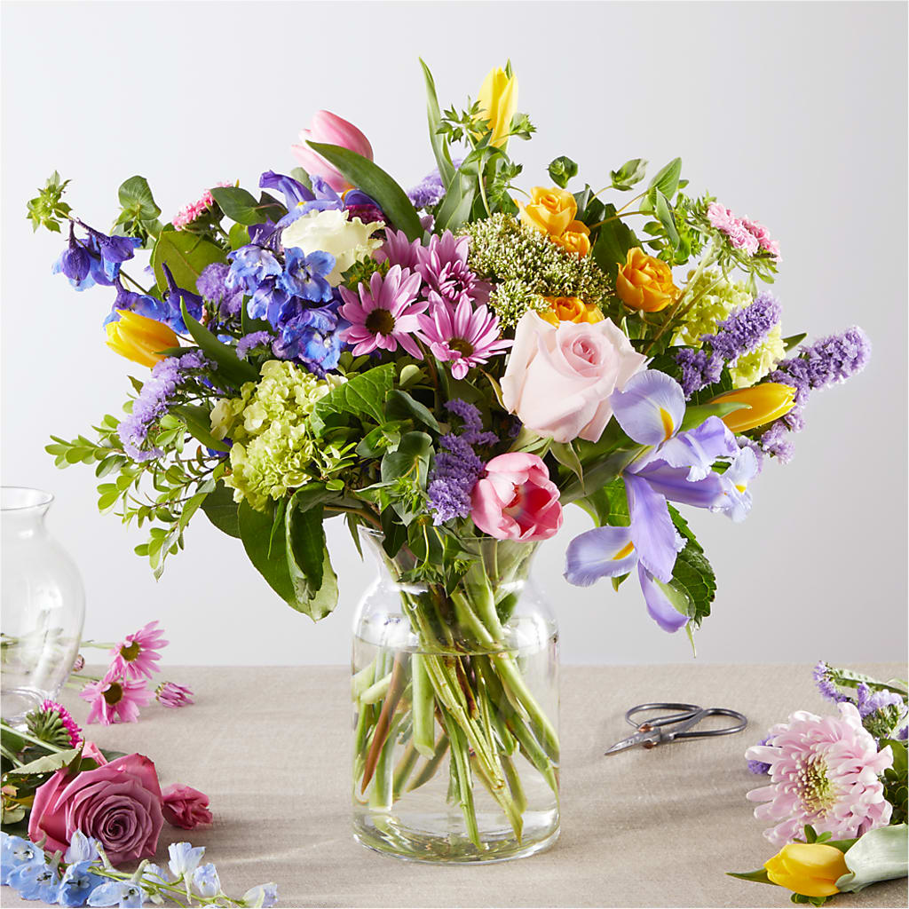 Pastel Tradition - A Florist Original – MAGNOLIA'S FLOWER SHOP INC, Garden City MI