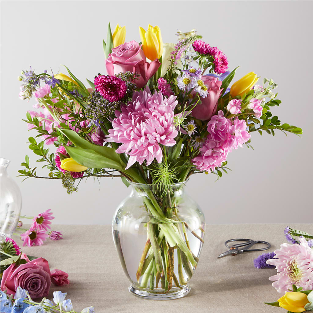 Pastel Tradition - A Florist Original – MAGNOLIA'S FLOWER SHOP INC, Garden City MI