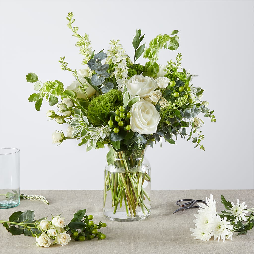 Irish Garden - A Florist Original – MAGNOLIA'S FLOWER SHOP INC, Garden City MI