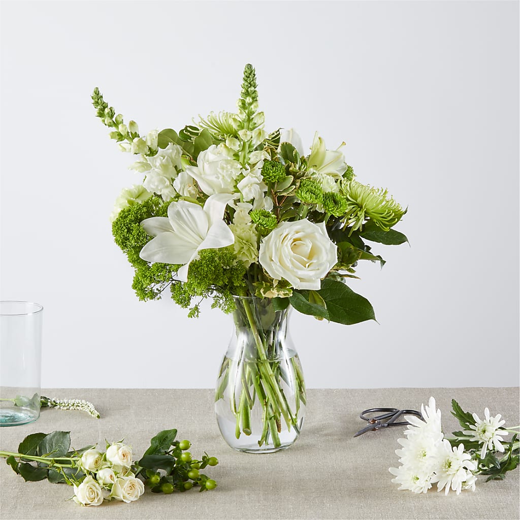 Irish Garden - A Florist Original – MAGNOLIA'S FLOWER SHOP INC, Garden City MI