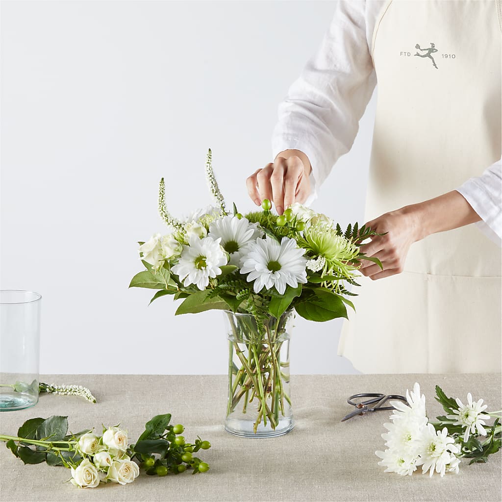 Irish Garden - A Florist Original – MAGNOLIA'S FLOWER SHOP INC, Garden City MI