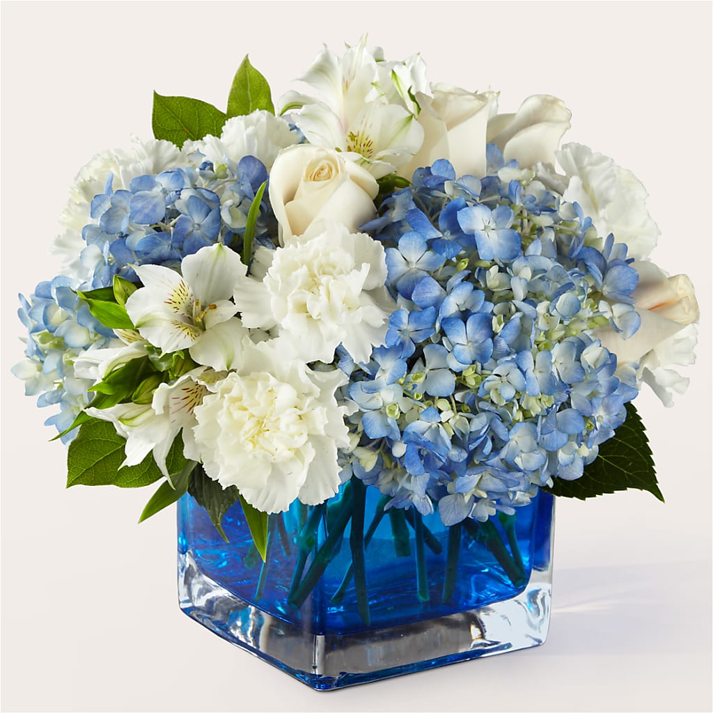 Soothing Waters Bouquet – MAGNOLIA'S FLOWER SHOP INC, Garden City MI