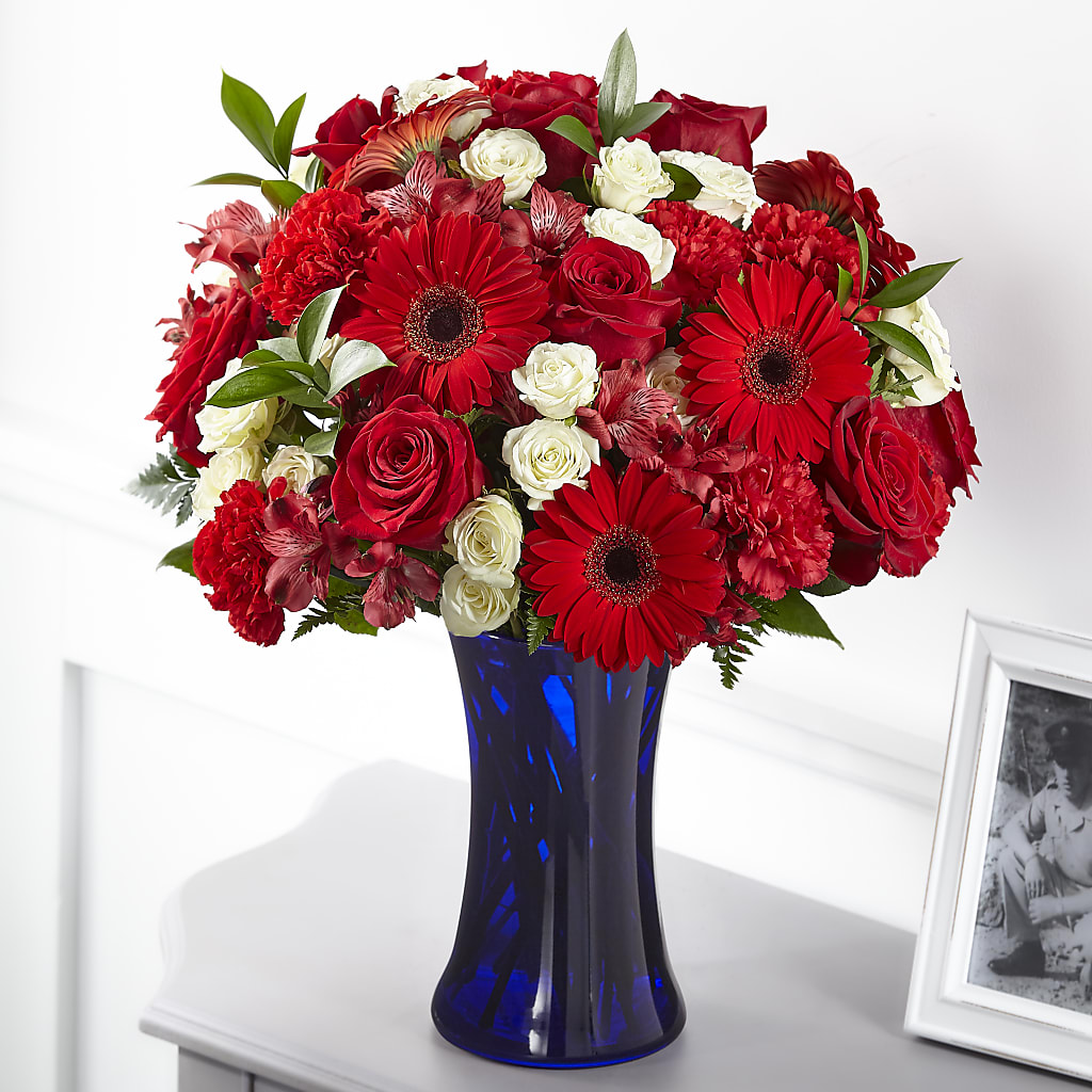 Hearts Embrace Bouquet – MAGNOLIA'S FLOWER SHOP INC, Garden City MI