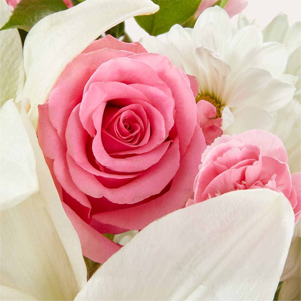 Whispers of Comfort Bouquet – MAGNOLIA'S FLOWER SHOP INC, Garden City MI