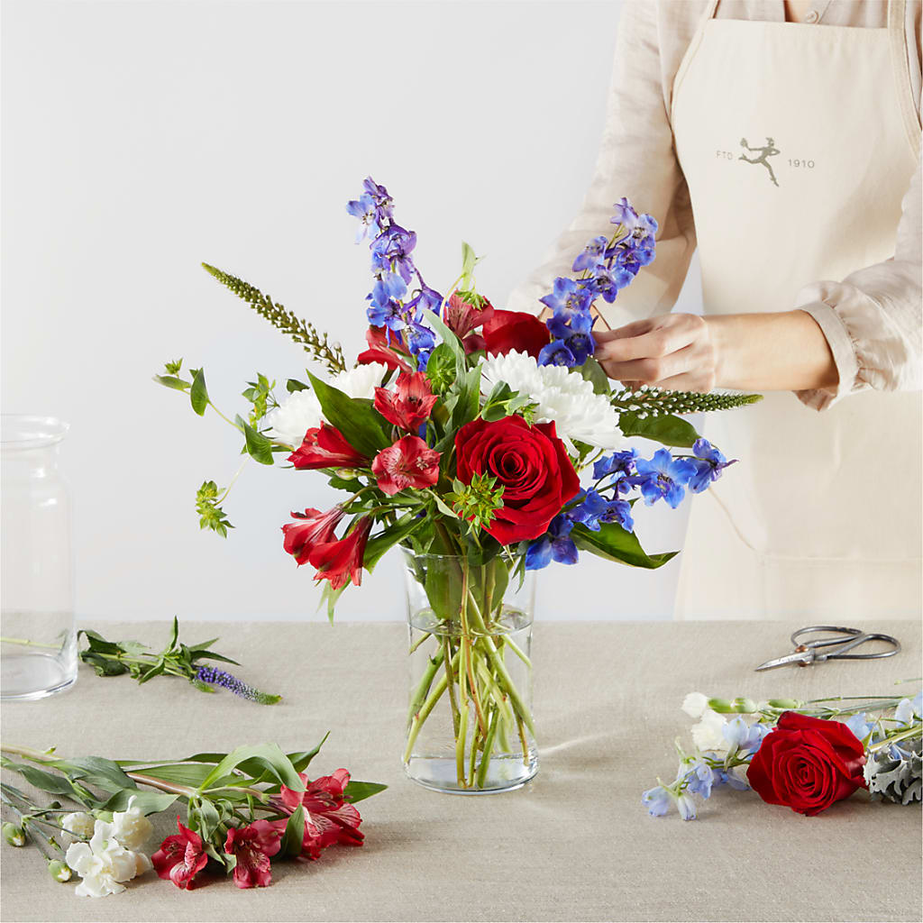 Star Spangled - A Florist Original – MAGNOLIA'S FLOWER SHOP INC, Garden City MI