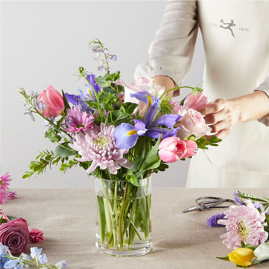 Pastel Tradition - A Florist Original – MAGNOLIA'S FLOWER SHOP INC, Garden City MI