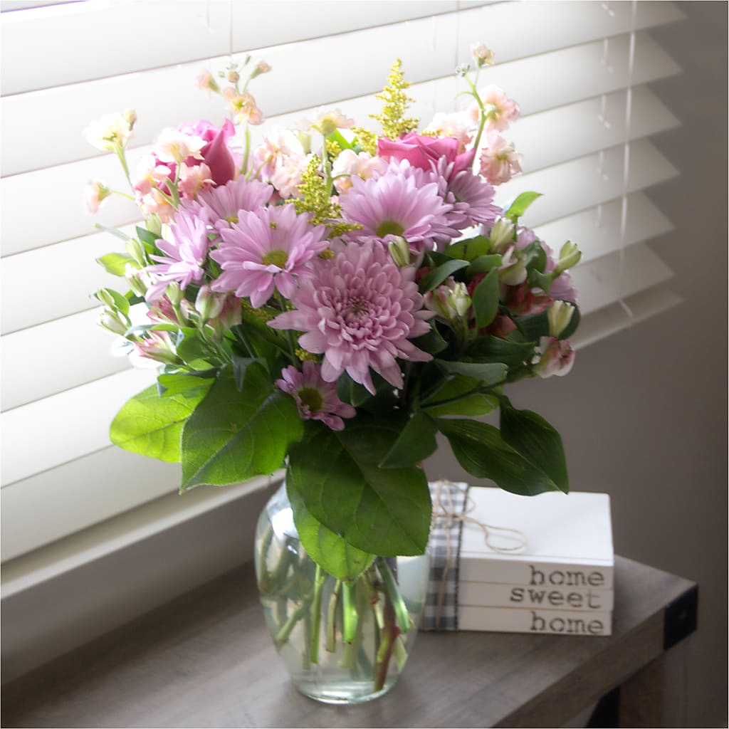 Pastel Tradition - A Florist Original – MAGNOLIA'S FLOWER SHOP INC, Garden City MI