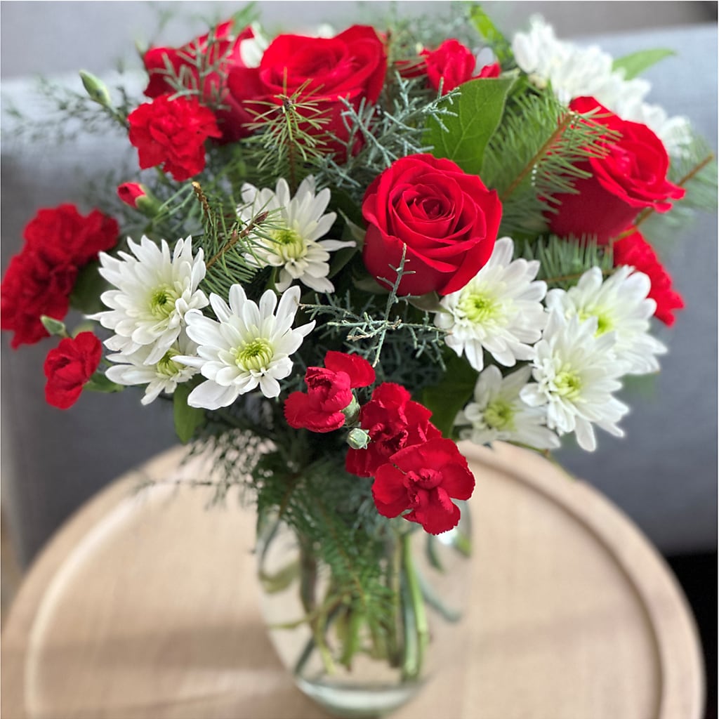 Seasonal Magic Bouquet – MAGNOLIA'S FLOWER SHOP INC, Garden City MI