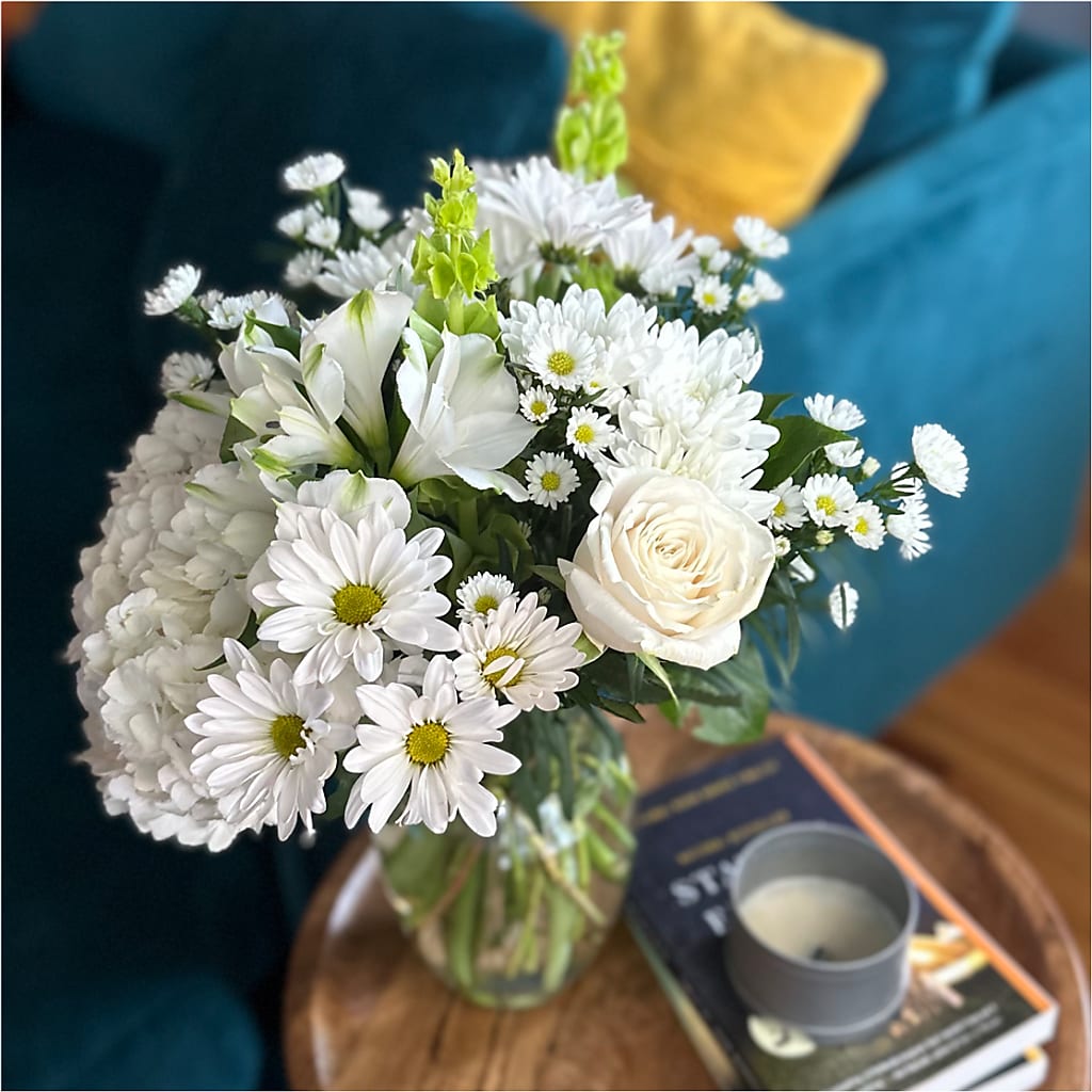Classic Ivory – A Florist Original – MAGNOLIA'S FLOWER SHOP INC, Garden City MI