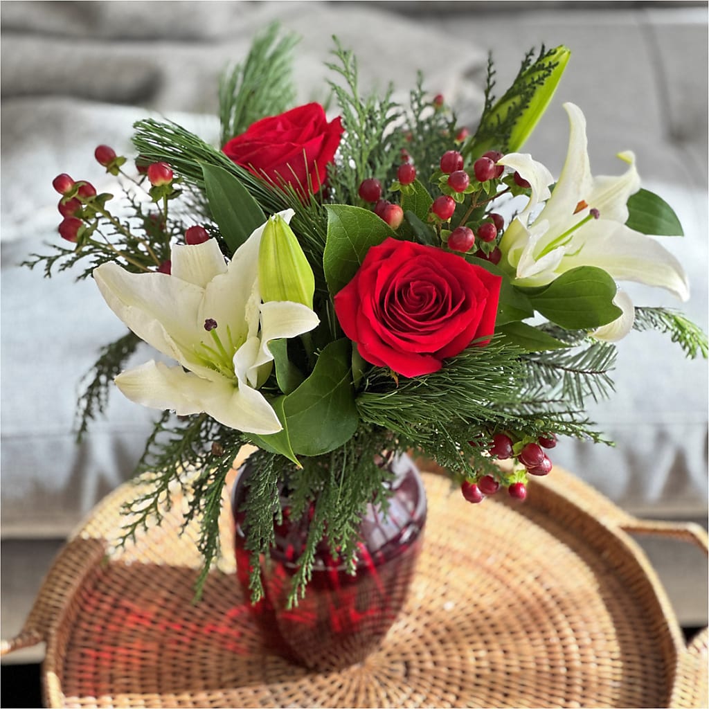 Evergreen Delight Bouquet – MAGNOLIA'S FLOWER SHOP INC, Garden City MI