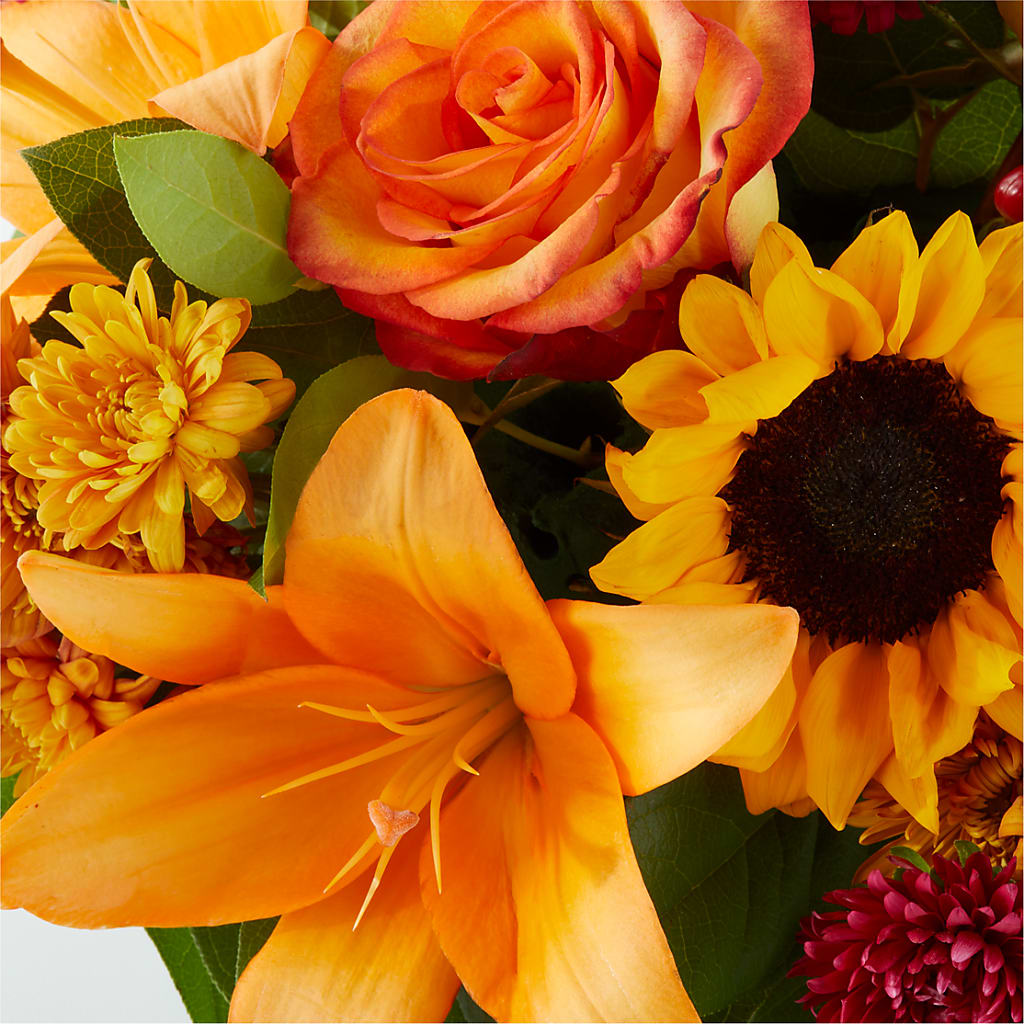 Grateful Centerpiece – MAGNOLIA'S FLOWER SHOP INC, Garden City MI
