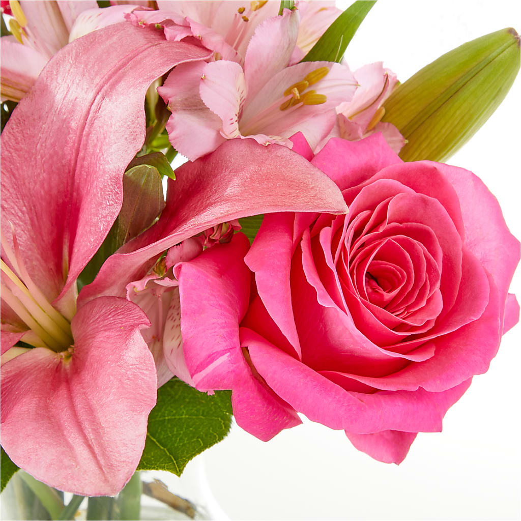 Lots of Love Bouquet – MAGNOLIA'S FLOWER SHOP INC, Garden City MI