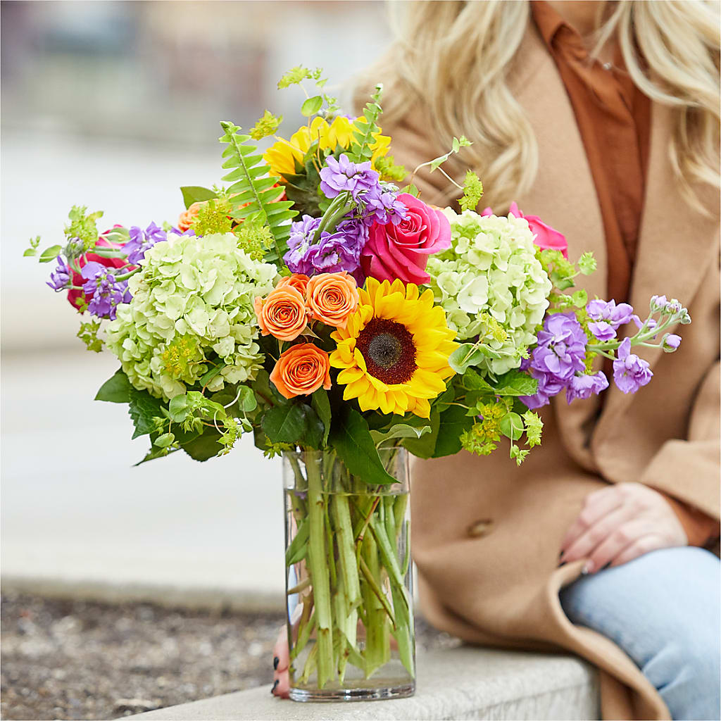 Vibrant Greetings Bouquet – MAGNOLIA'S FLOWER SHOP INC, Garden City MI